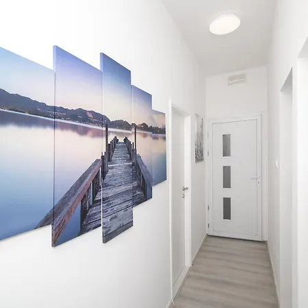 Isabora - Two-bedroom With Terrace And Sea View Nea *